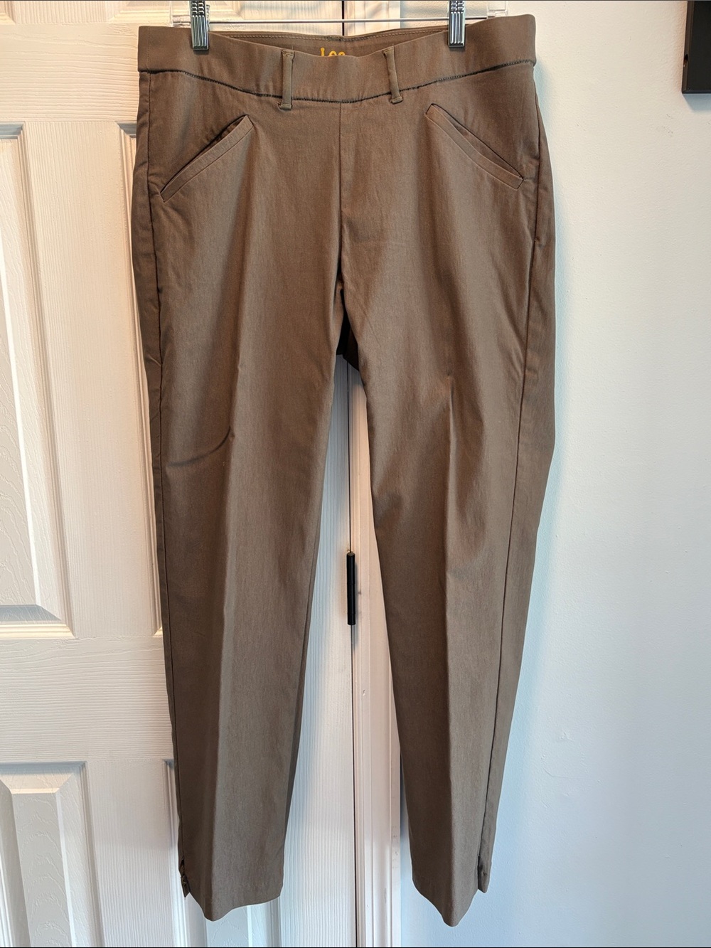 Lee Men's Chinos in Olive